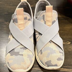 Jellypop Women's Camouflage Slip-On Sneakers - Gray and Tan